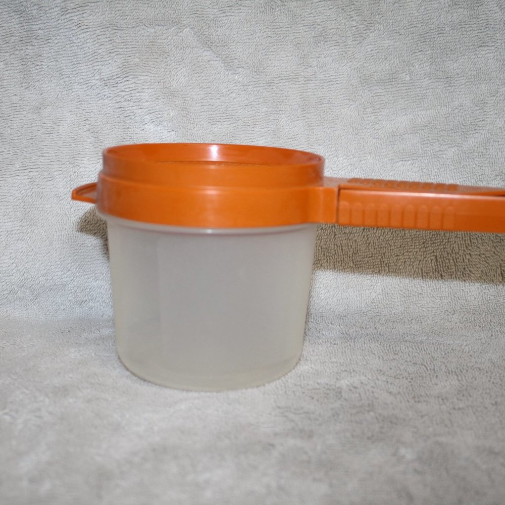 Tupperware Vintage Handheld Flour Sifter And Bowl